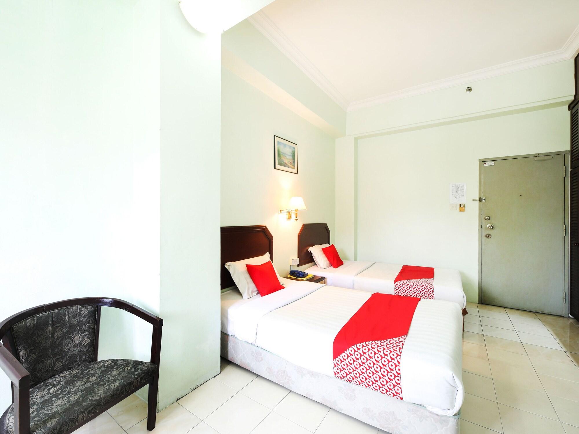 Grand Supreme Hotel Kuching Exteriör bild