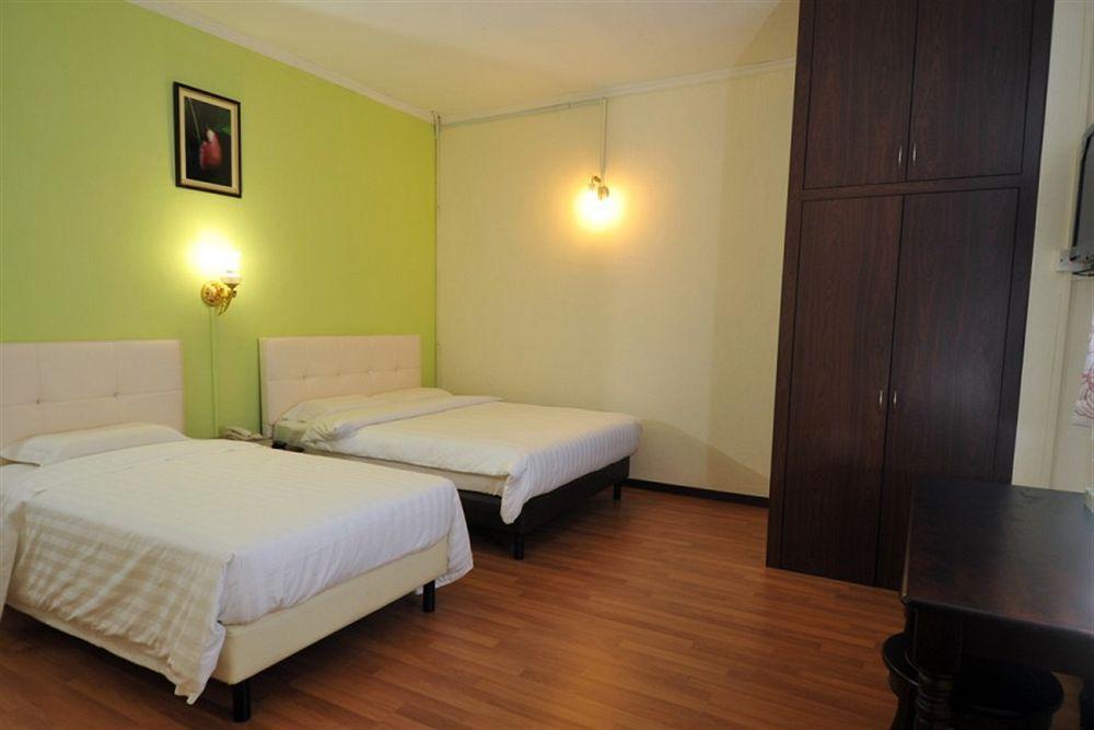 Grand Supreme Hotel Kuching Exteriör bild