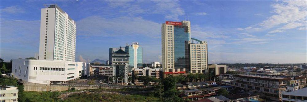Grand Supreme Hotel Kuching Exteriör bild