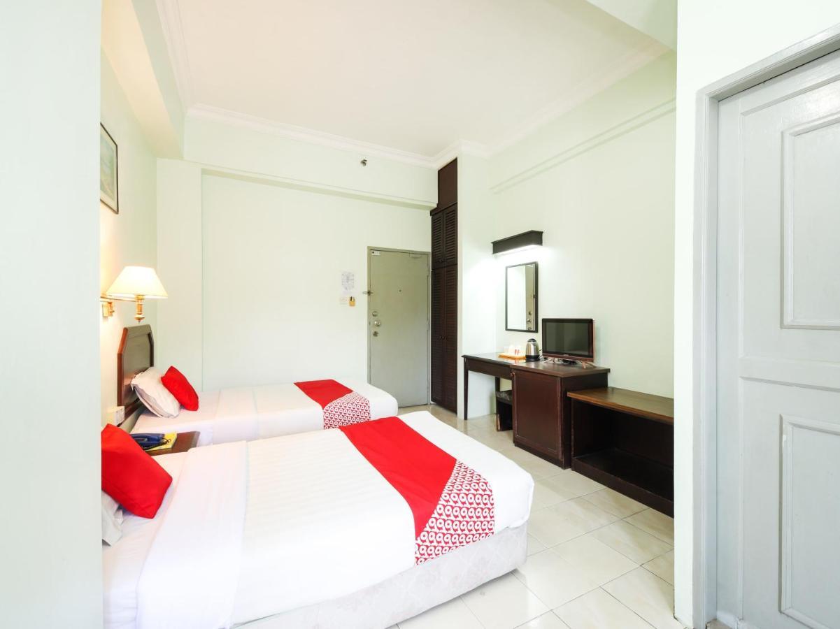 Grand Supreme Hotel Kuching Exteriör bild