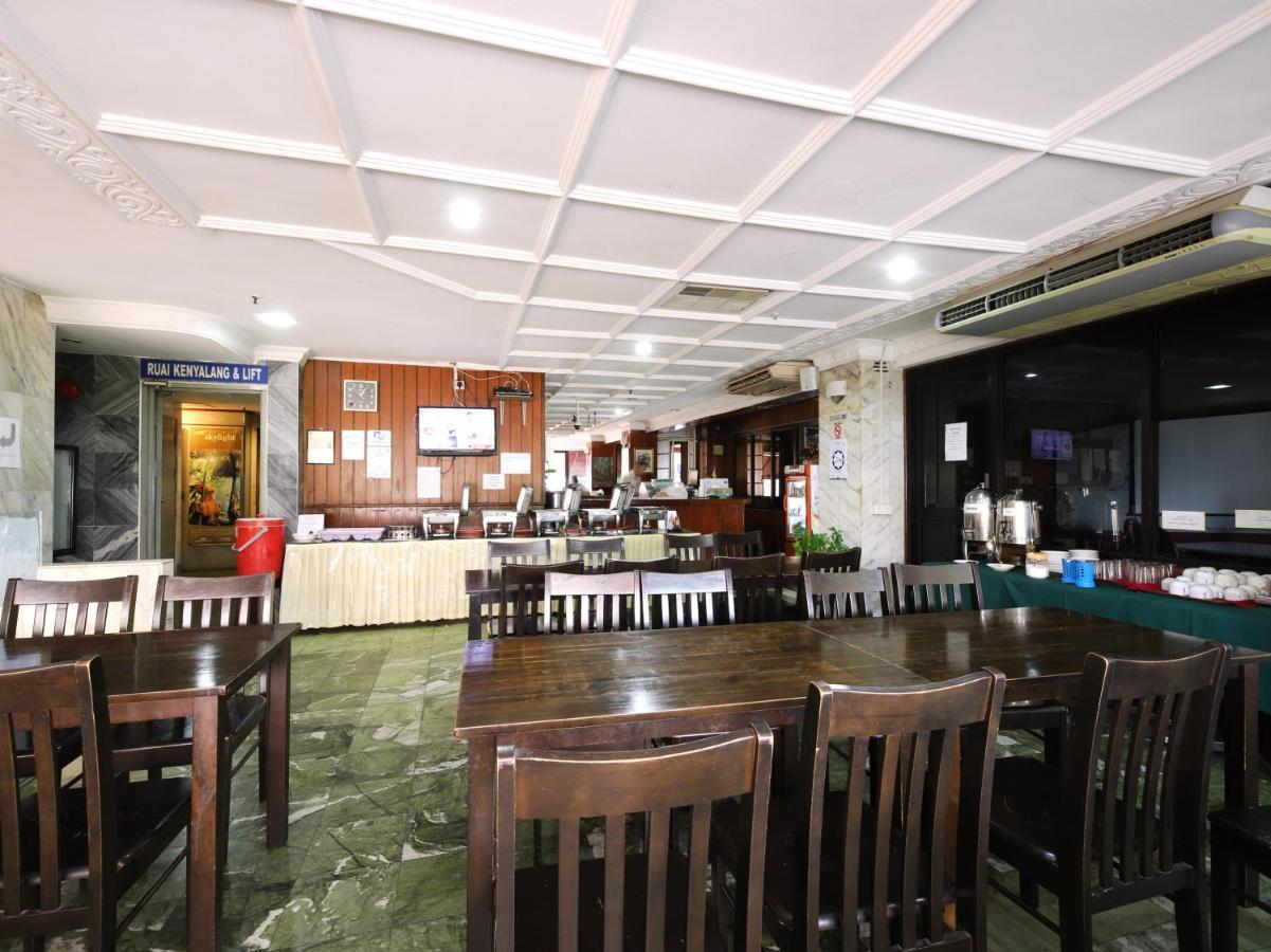 Grand Supreme Hotel Kuching Exteriör bild