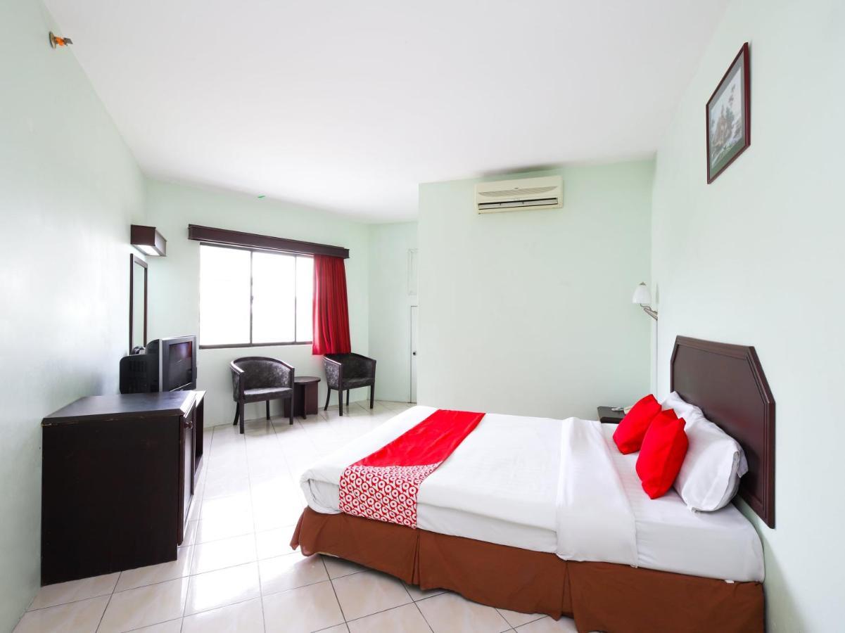 Grand Supreme Hotel Kuching Exteriör bild